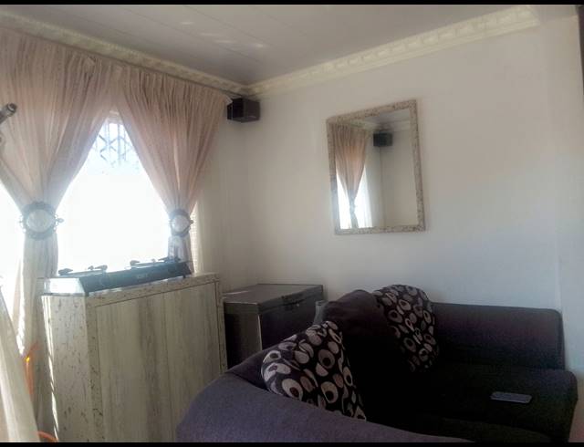 3 BEDROOM FREEHOLD FOR SALE IN PROTEA GLEN